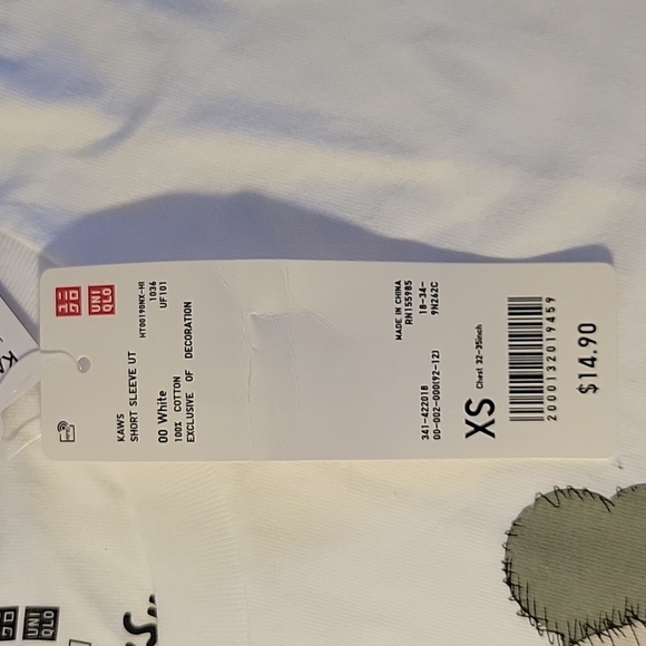 NWT Uniqlo Kaws tshirt - Picture 4 of 6